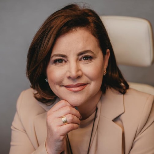 Dra. Lisandra Borges